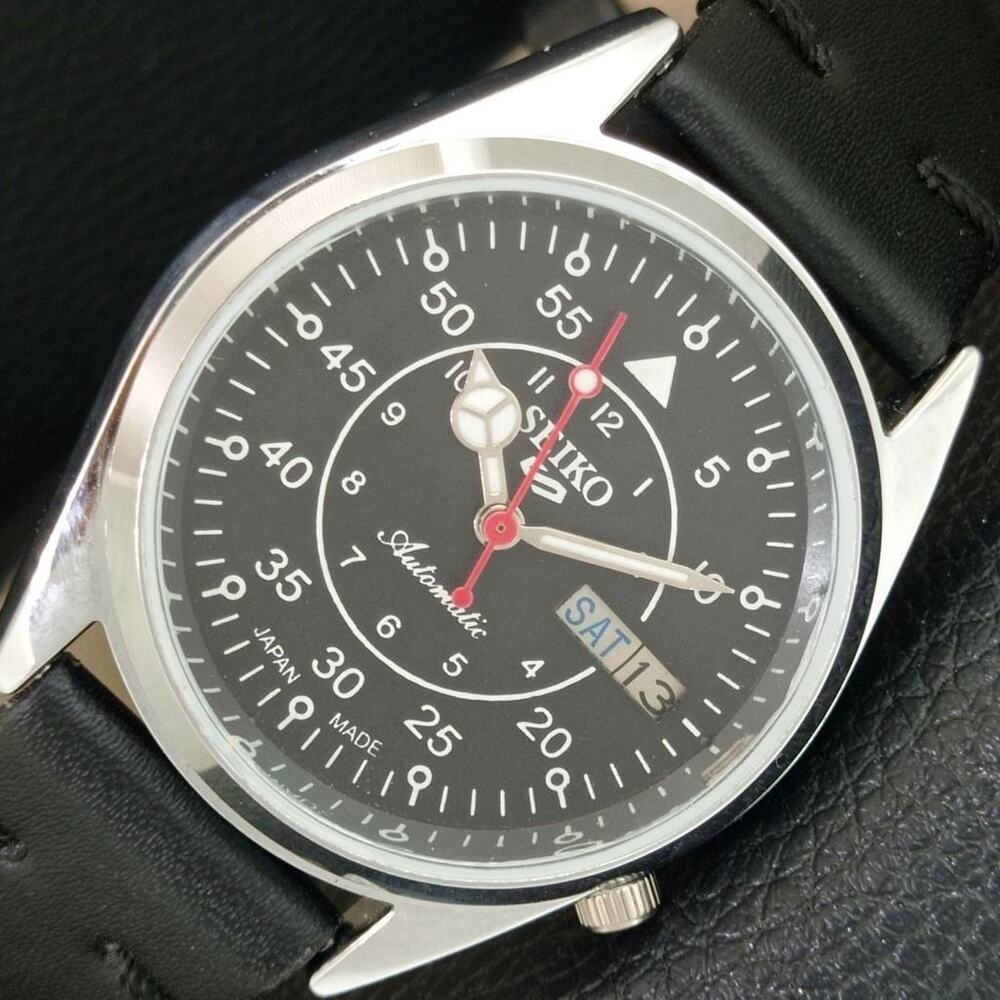 Vintage 1990 Seiko Automatic Mens Silver Watch W/daydate & Black accents